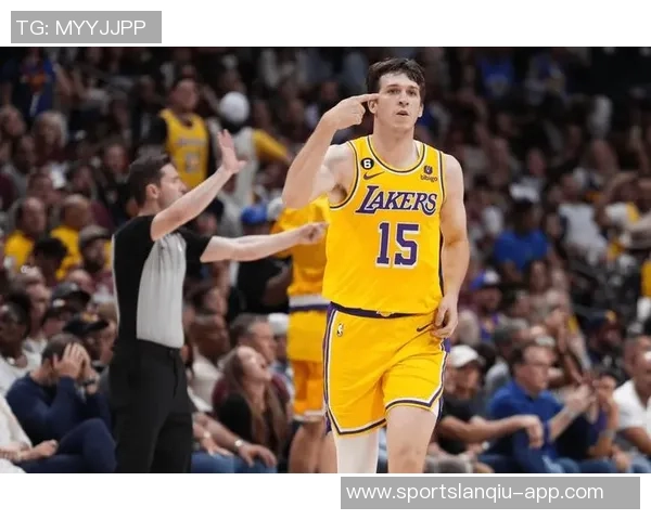 里夫斯谈老詹缺席影响强调全队需共同承担责任与压力